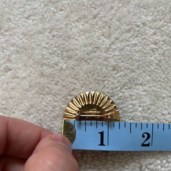 Vintage Faux Pearl and Gold tone brooch - Picture 5 of 6